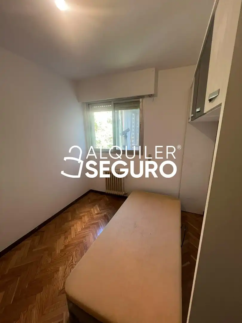 Dormitori de Pis de lloguer en Madrid amb Aire condicionat, Calefacció i Terrassa
