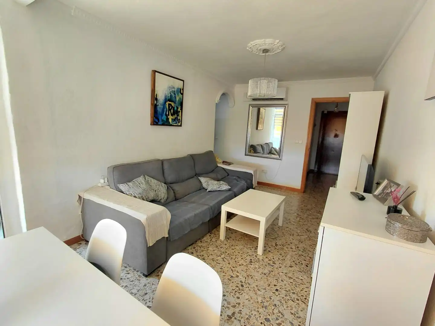 Sala de estar de Piso en venta en Benalmádena con Aire acondicionado, Amueblado y Piscina comunitaria