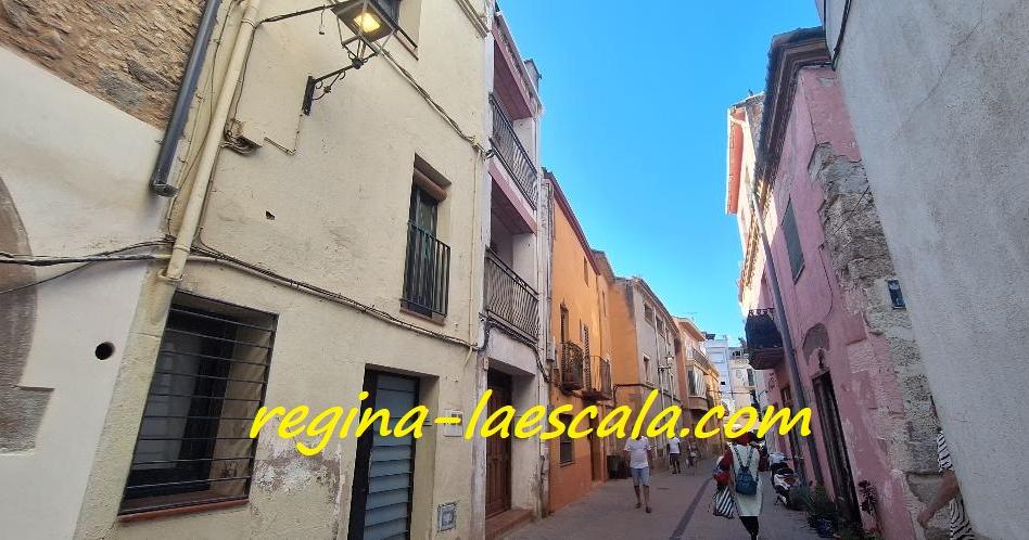 Foto 1 de Casa adosada en venda a Carrer Major, Sant Pere Pescador, Girona