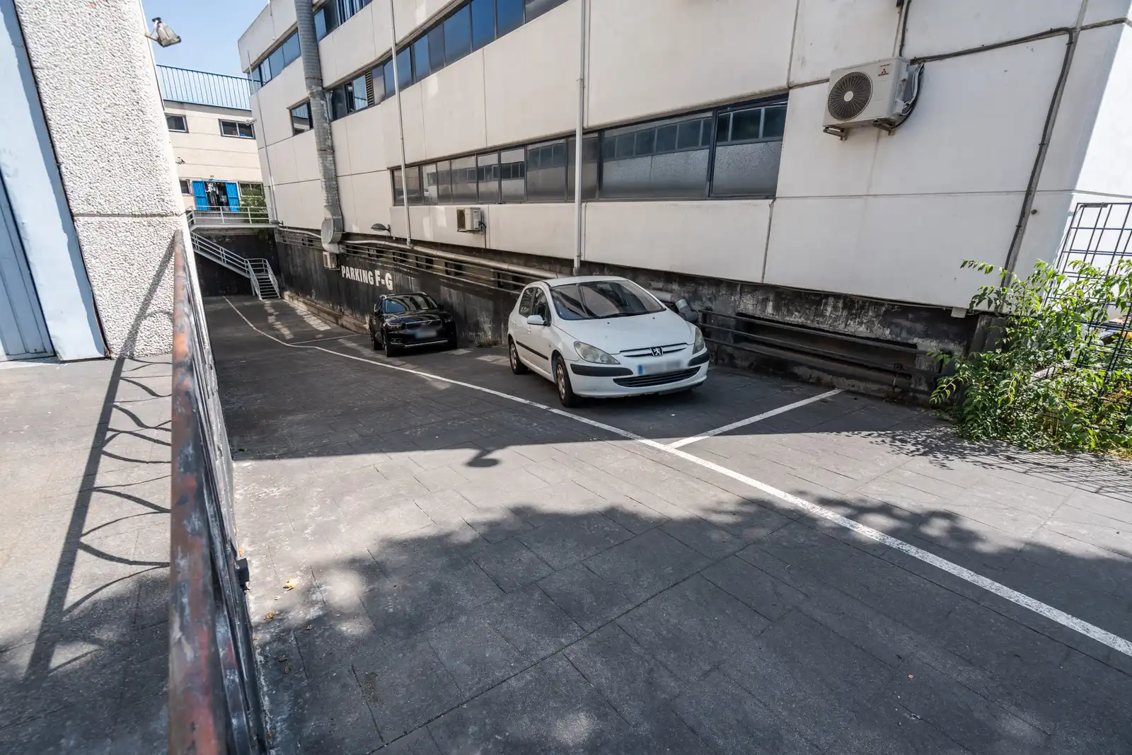 Parkplatz von Fabrikhallen zur Miete in Móstoles