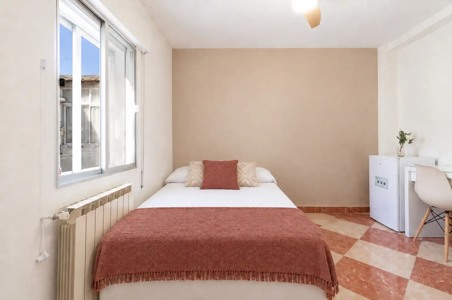 Bedroom of Flat for share in Universidad