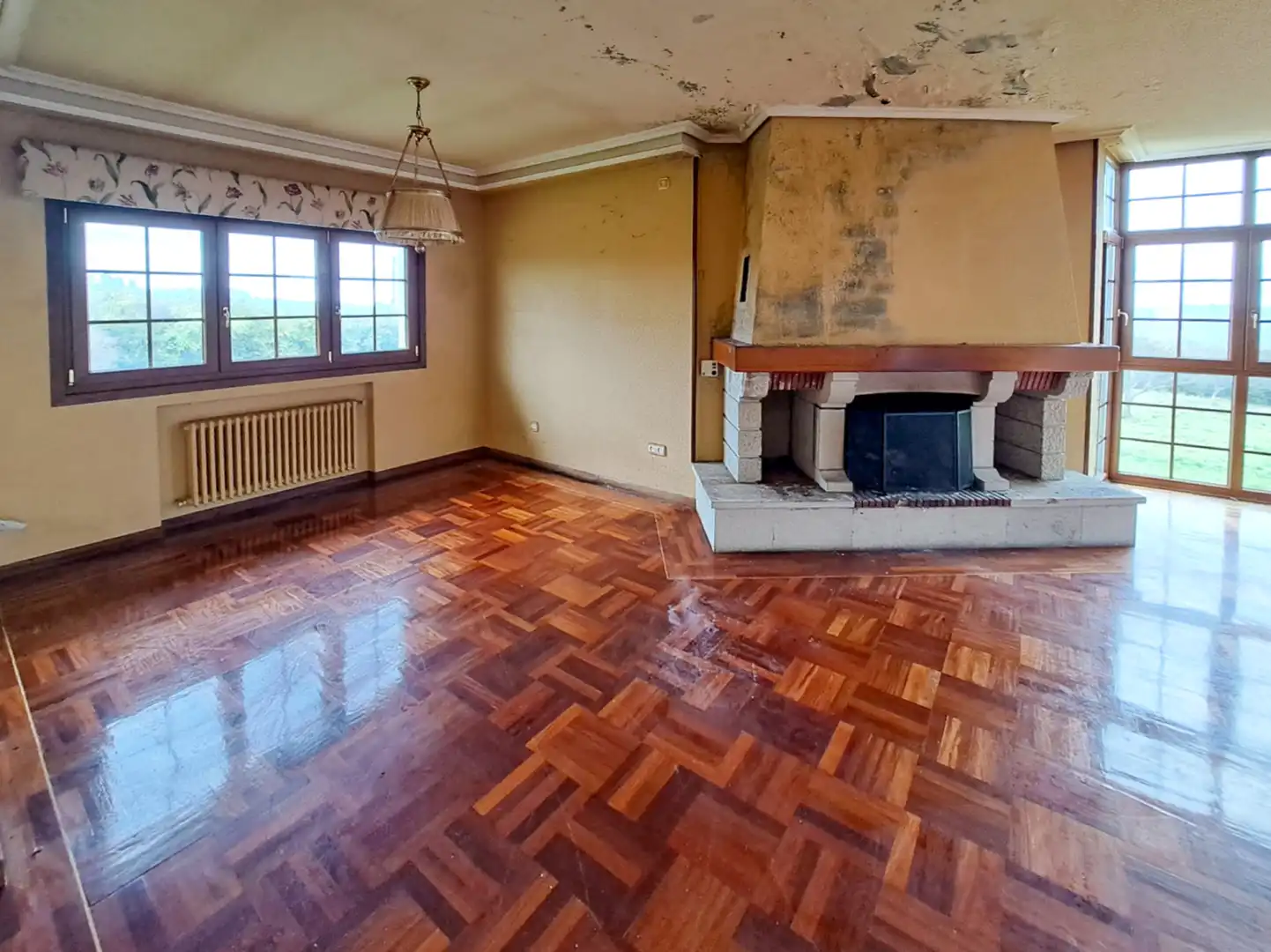 Living room of Houses for sale in Castrillón  with Heating, Private garden and Parquet flooring