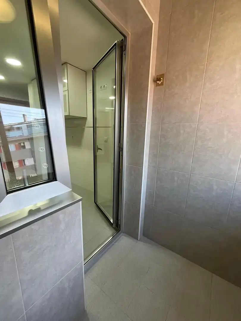 Bathroom of Flat for rent in Cambre   with Heating and Storage room