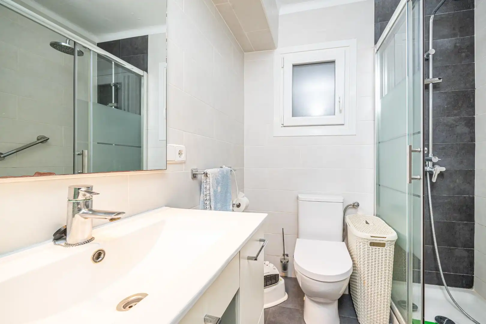 Bathroom of Flat for sale in Llucmajor  with Heating