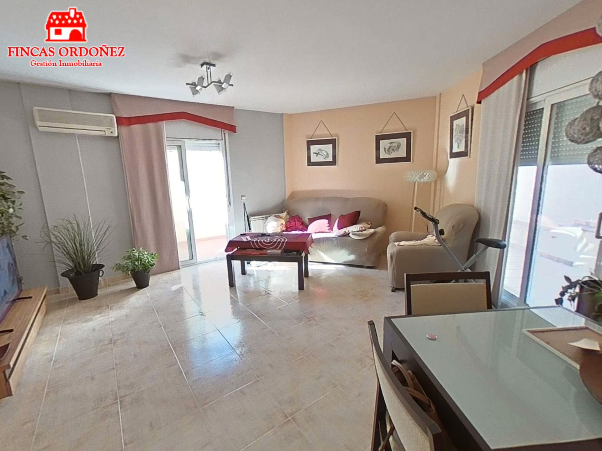 Living room of Flat for sale in Olesa de Montserrat  with Air Conditioner, Heating and Terrace