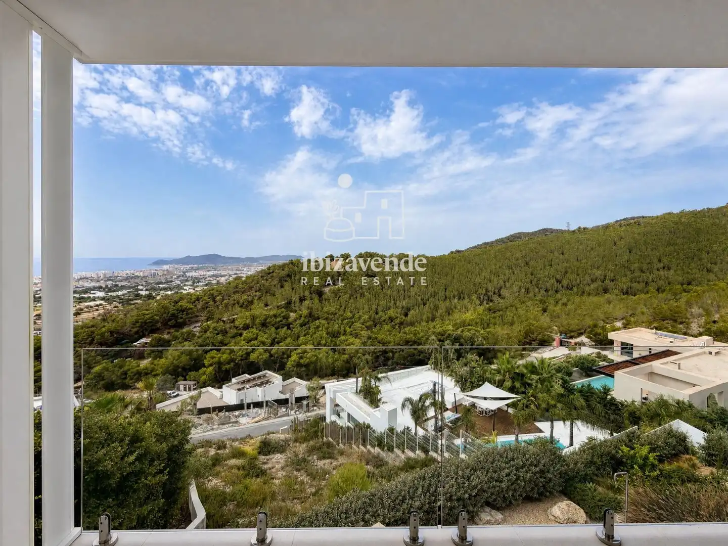 Vista exterior de Casa o xalet de lloguer en Eivissa amb Piscina i Moblat