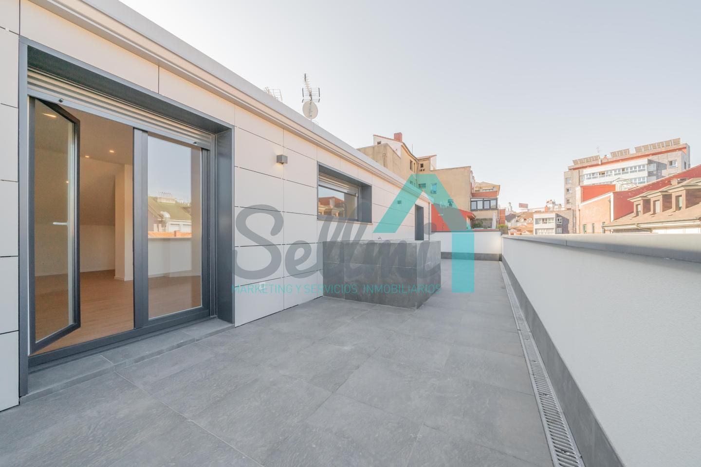 Duplex for sale in De San Bernabé, Salesas - Foncalada - Campoamor