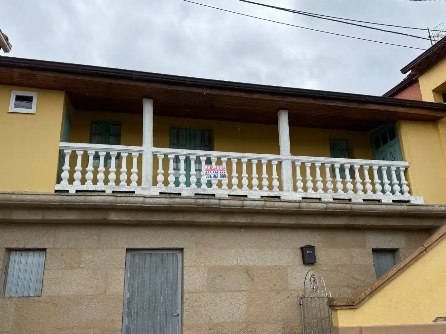 Vista exterior de Casa adosada en venda en Sarreaus amb Traster, Moblat i Balcó