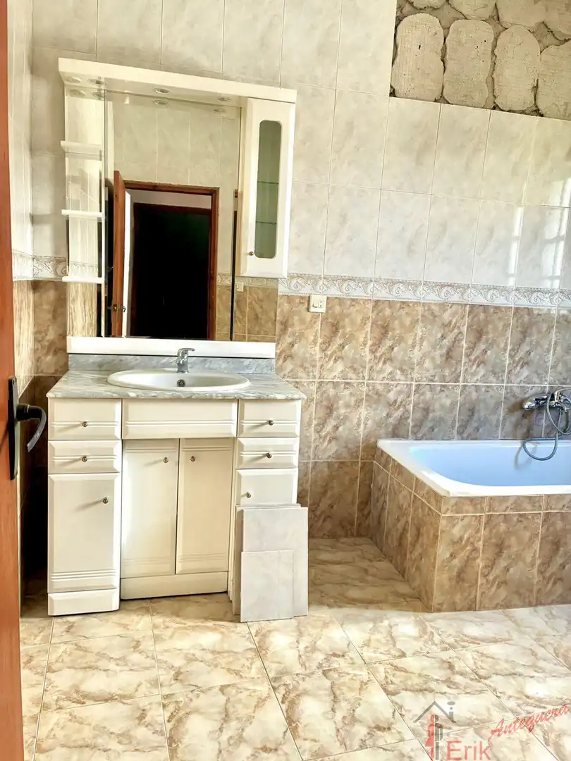 Bathroom of Detached homes for sale in Antequera  with Terrace, Storage room and Balcony
