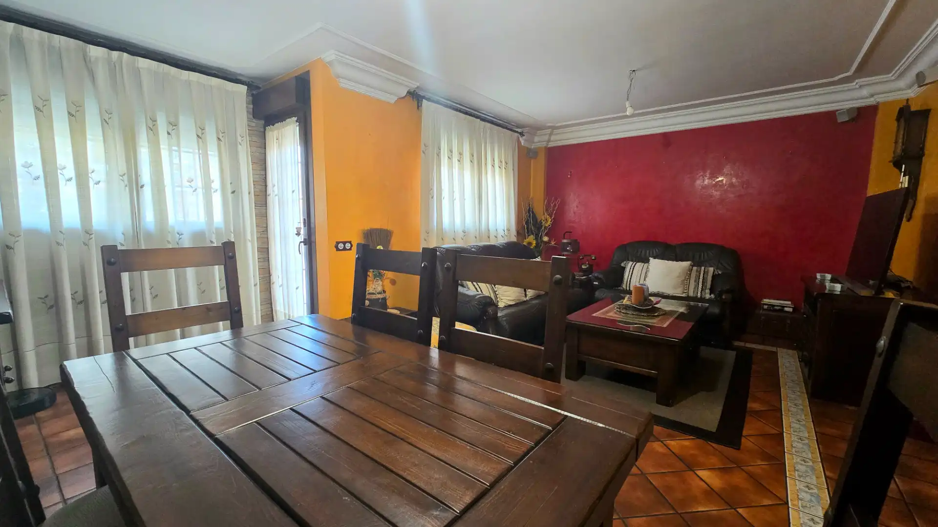 Comedor de Casa adosada en venta en Alcalá de Henares con Aire acondicionado, Calefacción y Jardín privado
