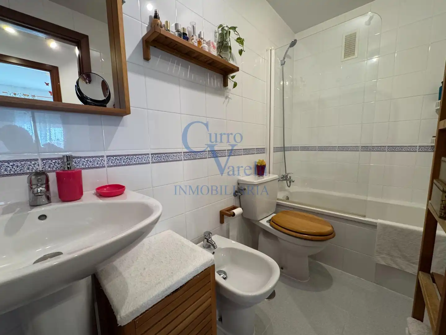 Bathroom of Flat for sale in Dos Hermanas  with Air Conditioner, Heating and Furnished