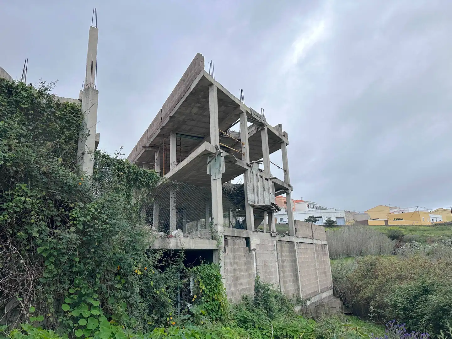 Außenansicht von Gebäude zum Verkauf in Firgas