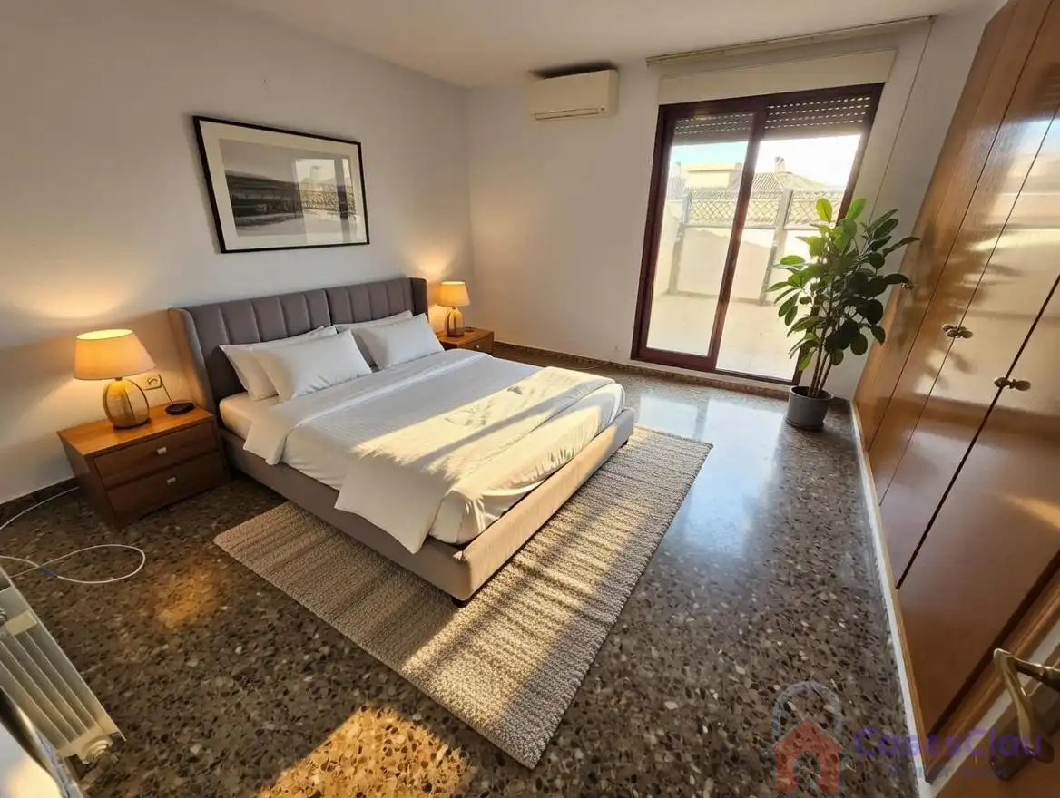 Schlafzimmer von Dachboden zum Verkauf in Castellón de la Plana / Castelló de la Plana mit Klimaanlage, Heizung und Terrasse