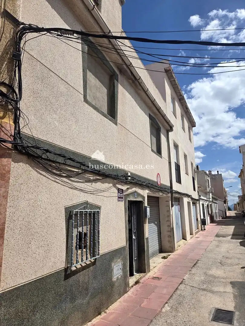 Vista exterior de Casa adosada en venda en Jaén amb Traster