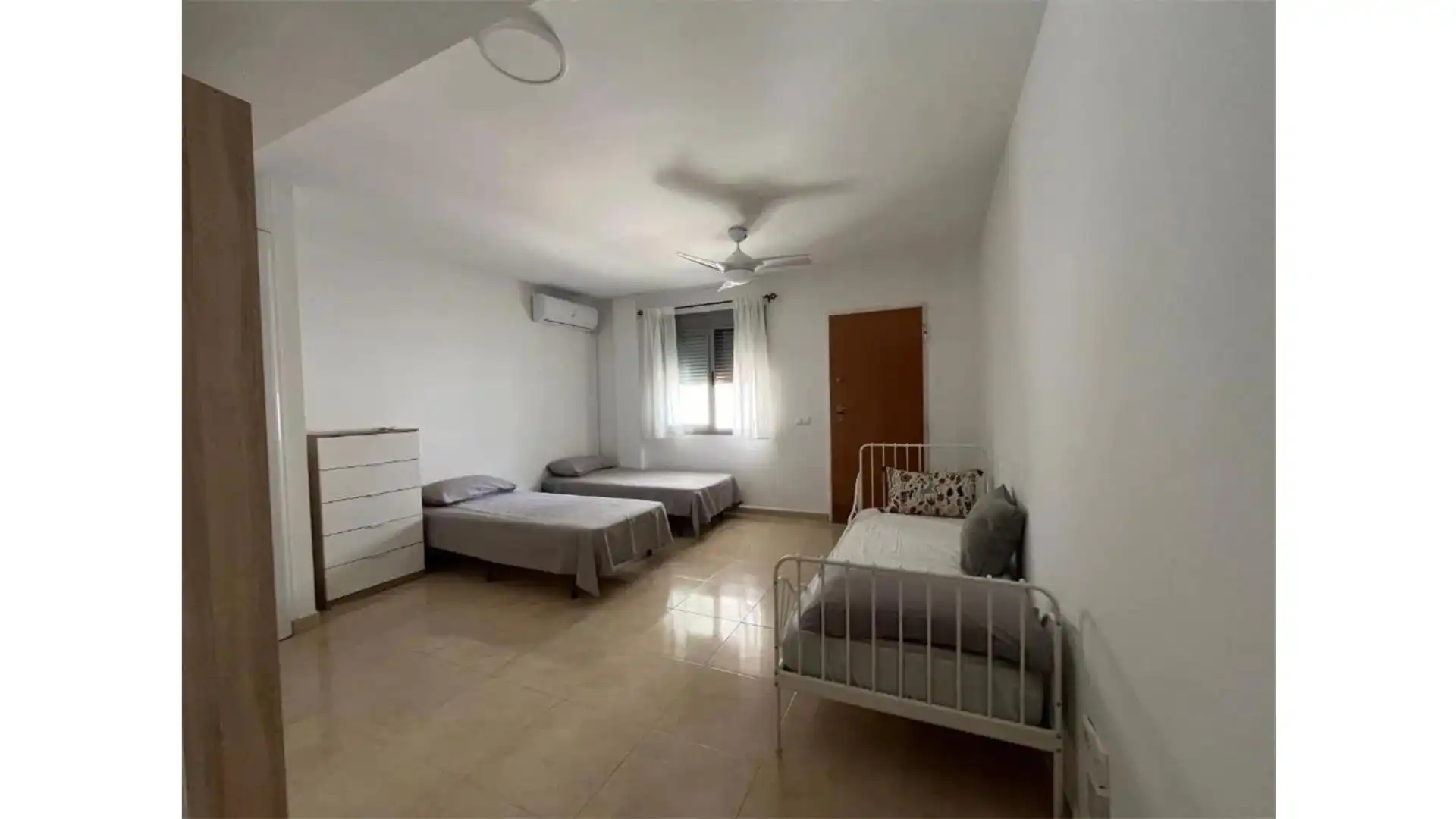 Schlafzimmer von Maisonette zur Miete in Oliva mit Klimaanlage, Heizung und Terrasse