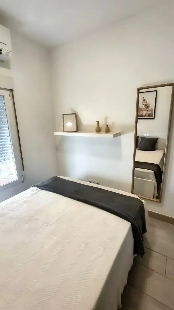 Schlafzimmer von Wohnung zur Miete in Madrid mit Klimaanlage, Heizung und Möbliert
