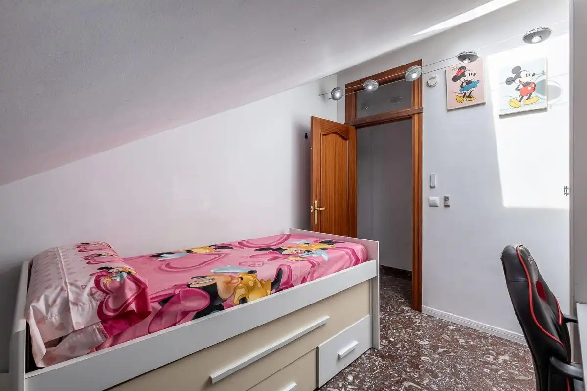 Schlafzimmer von Dachboden zur Miete in Maracena mit Terrasse und Möbliert