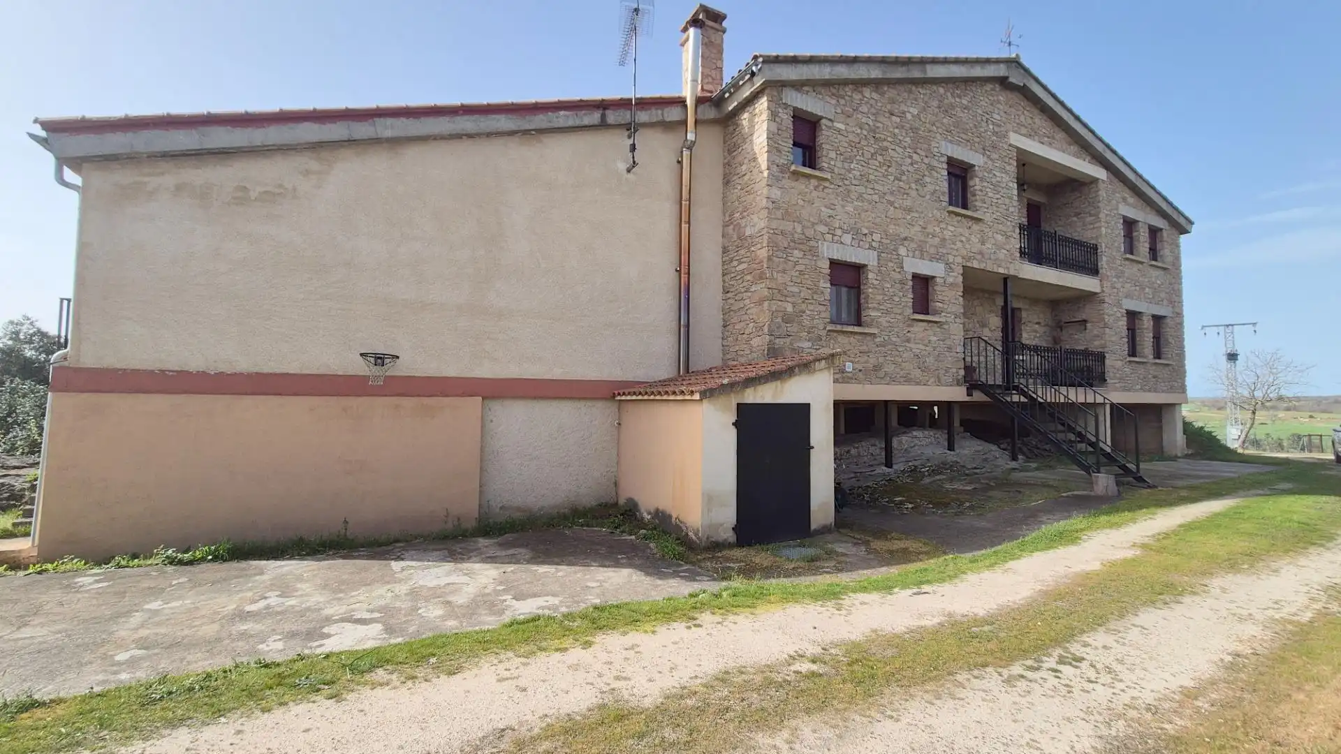 Vista exterior de Casa o chalet en venta en Cipérez con Piscina