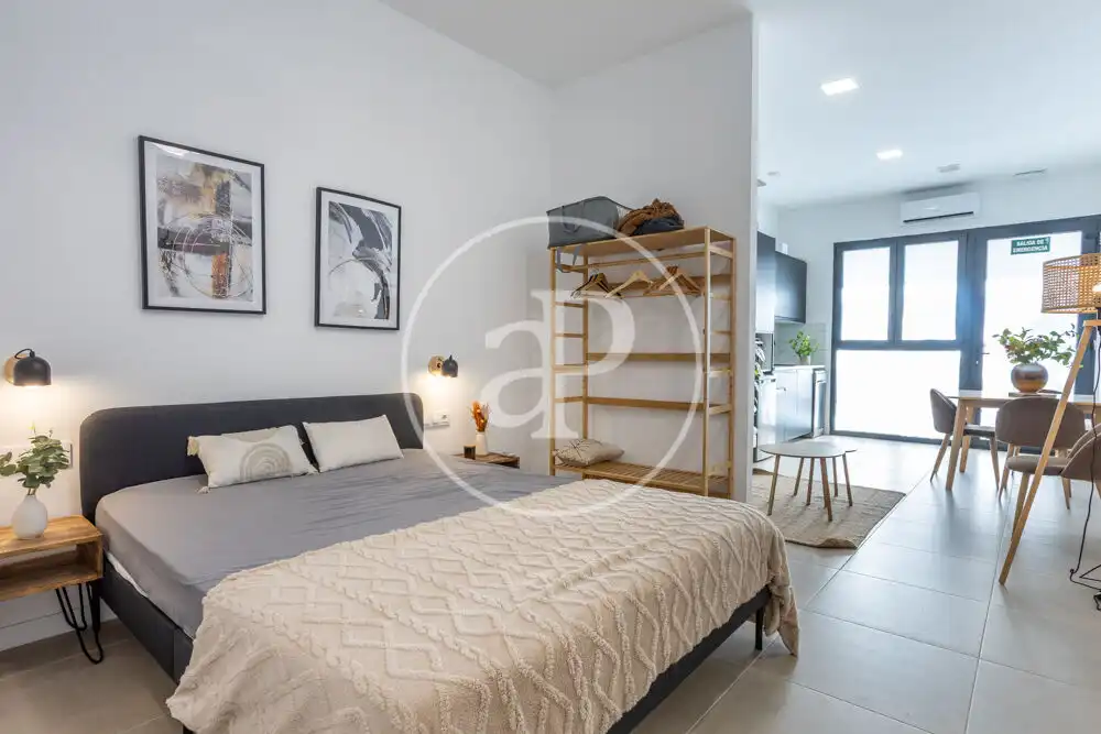 Dormitori de Loft de lloguer en Valencia amb Aire condicionat i Moblat