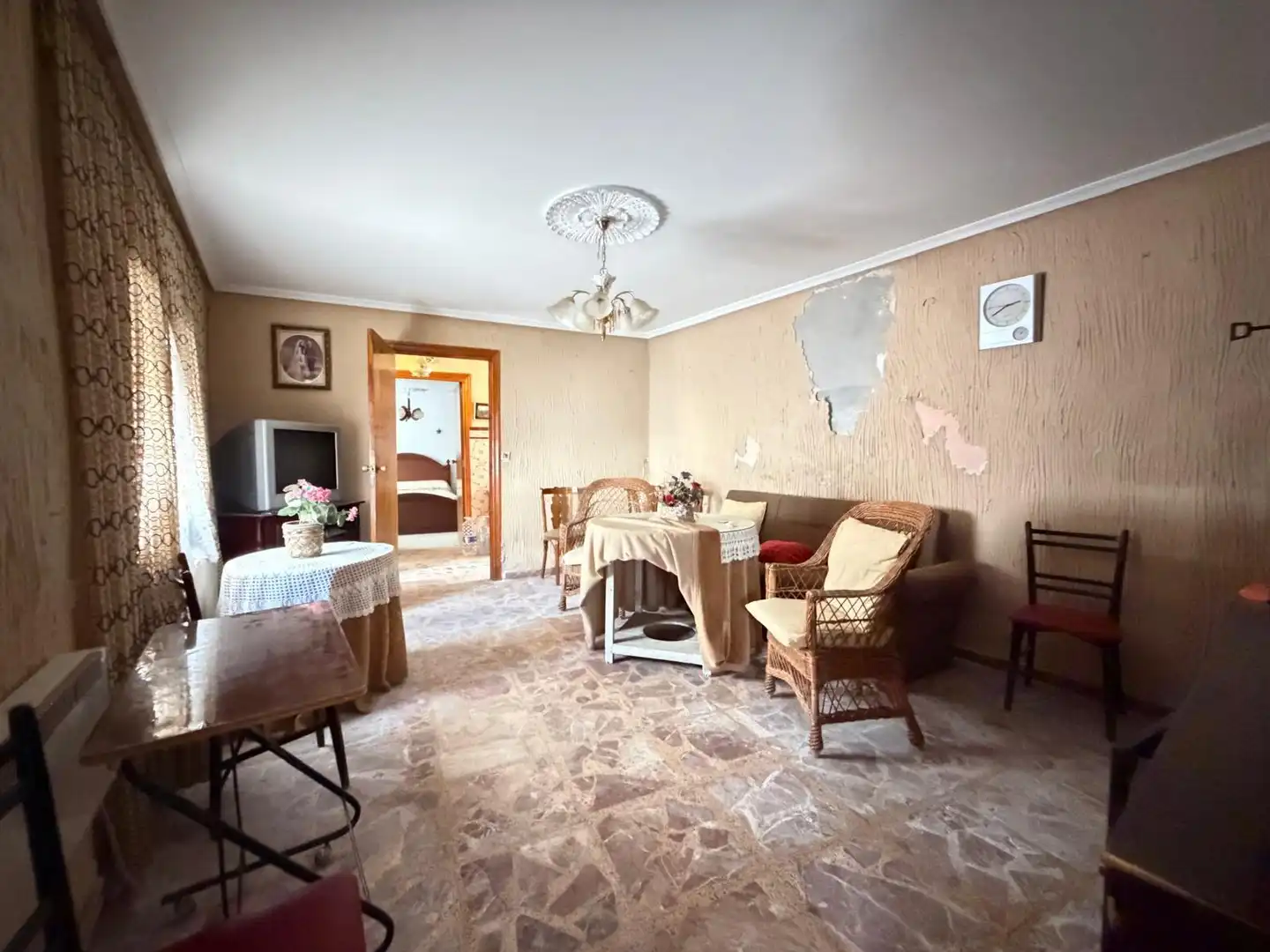Sala d'estar de Casa o xalet en venda en Quintanar de la Orden amb Terrassa