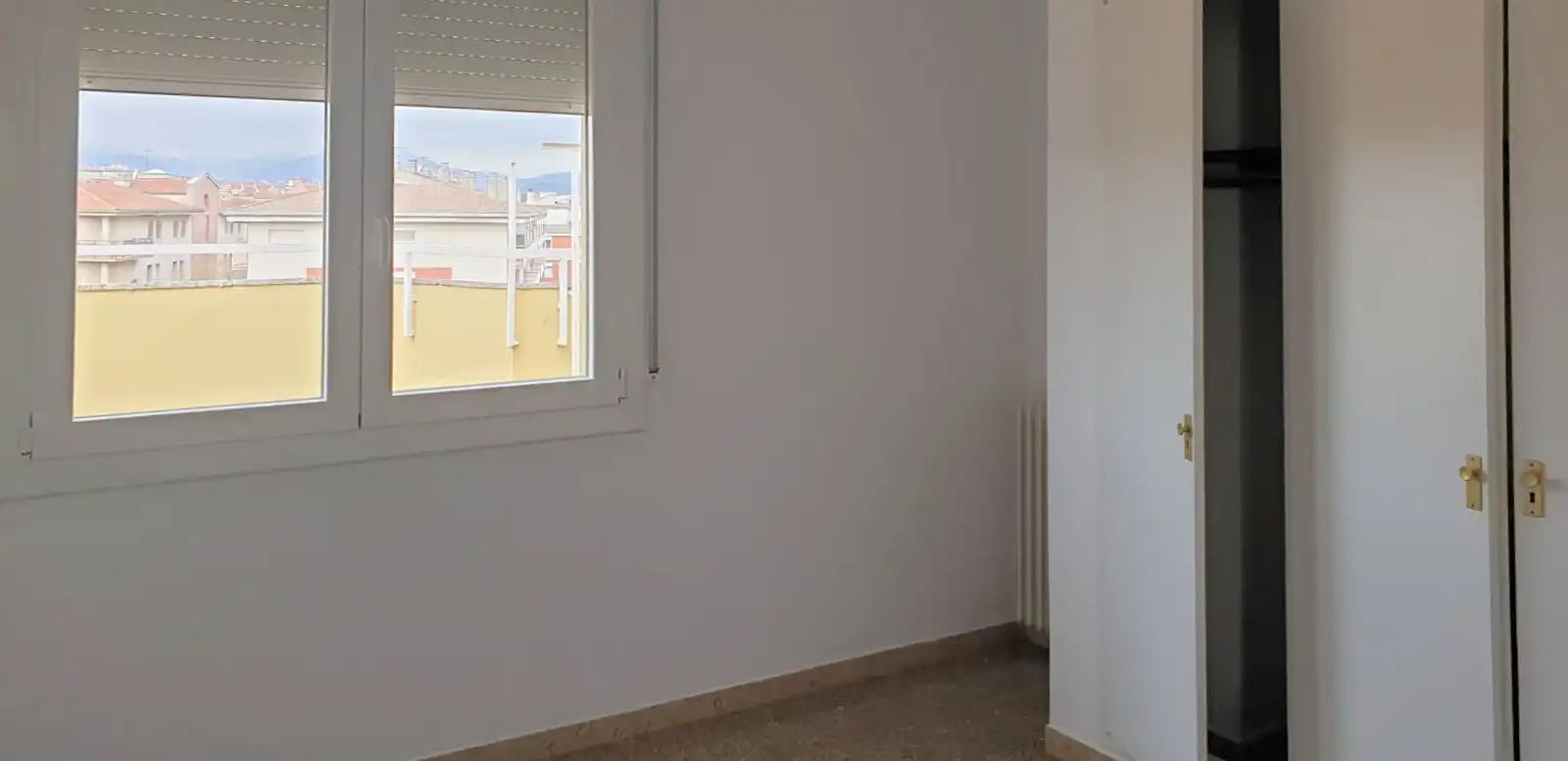 Bedroom of Flat for sale in Girona  with Heating and Terrace