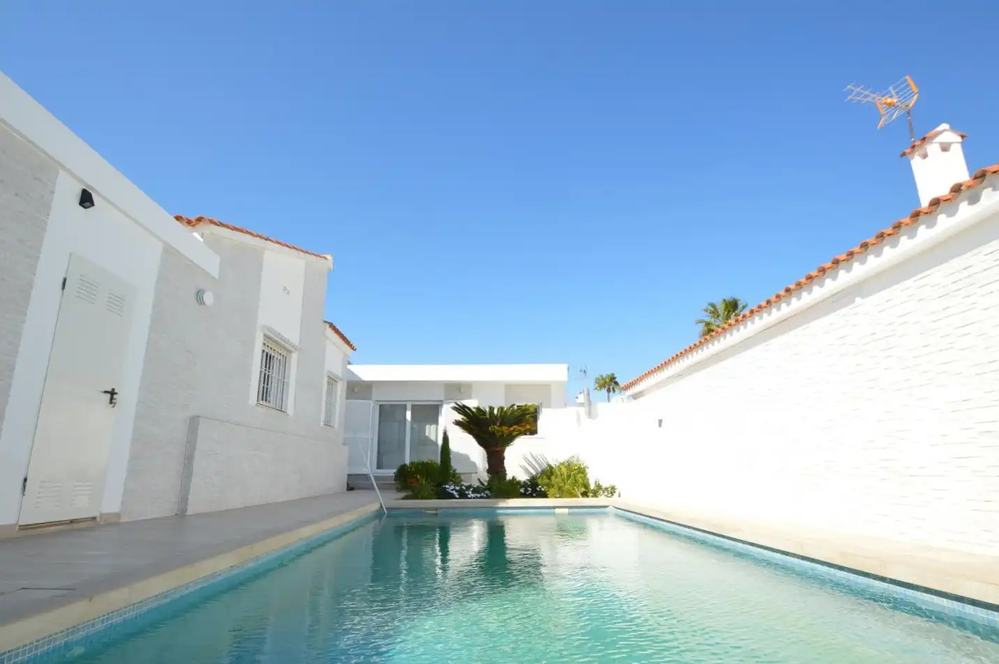 Piscina de Casa o xalet en venda en Vinaròs amb Aire condicionat, Calefacció i Jardí privat