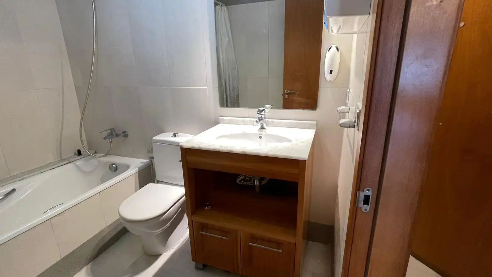 Bany de Apartament de lloguer en Villajoyosa / La Vila Joiosa amb Aire condicionat, Moblat i Balcó