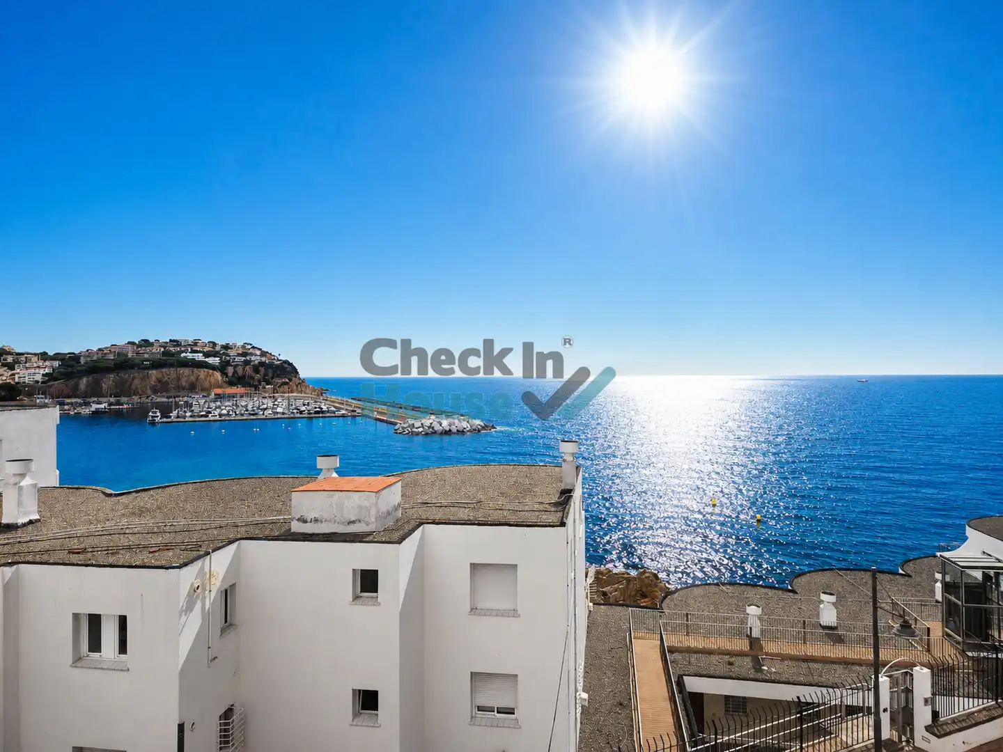 Vista exterior de Casa adosada en venta en Sant Feliu de Guíxols con Calefacción, Terraza y Balcón