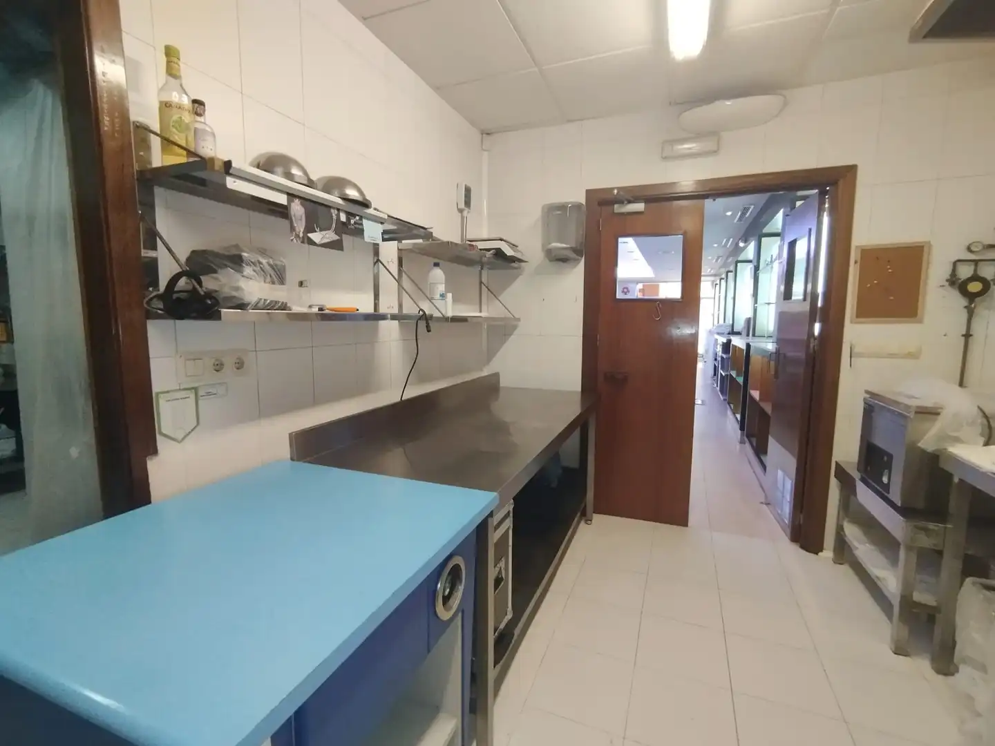 Cuina de Local de lloguer en Socuéllamos amb Aire condicionat i Moblat
