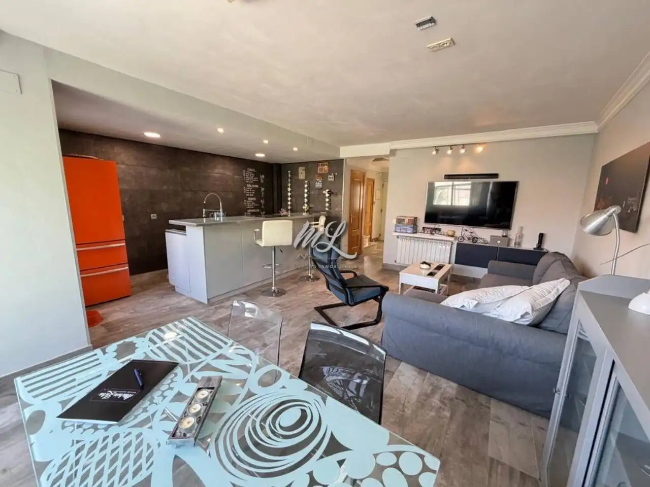 Sala d'estar de Casa adosada en venda en Camarena amb Aire condicionat, Calefacció i Jardí privat