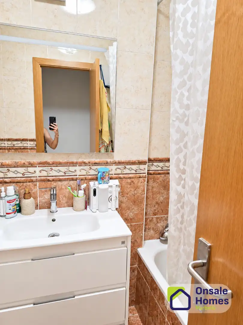 Baño de Piso en venta en Marbella con Terraza y Balcón