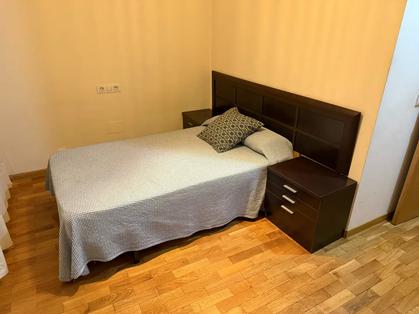 Habitación de Apartamento en venta en León Capital  con Calefacción, Parquet y Terraza