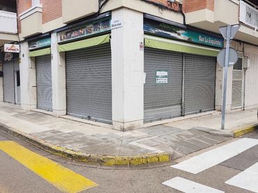 Locale commerciale in affitto a Carrer Terrassa