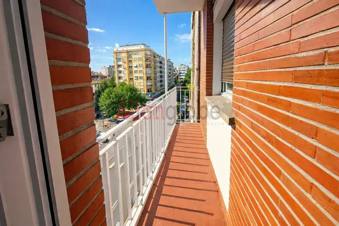Terrassa de Pis en venda en Oviedo  amb Calefacció, Terrassa i Traster