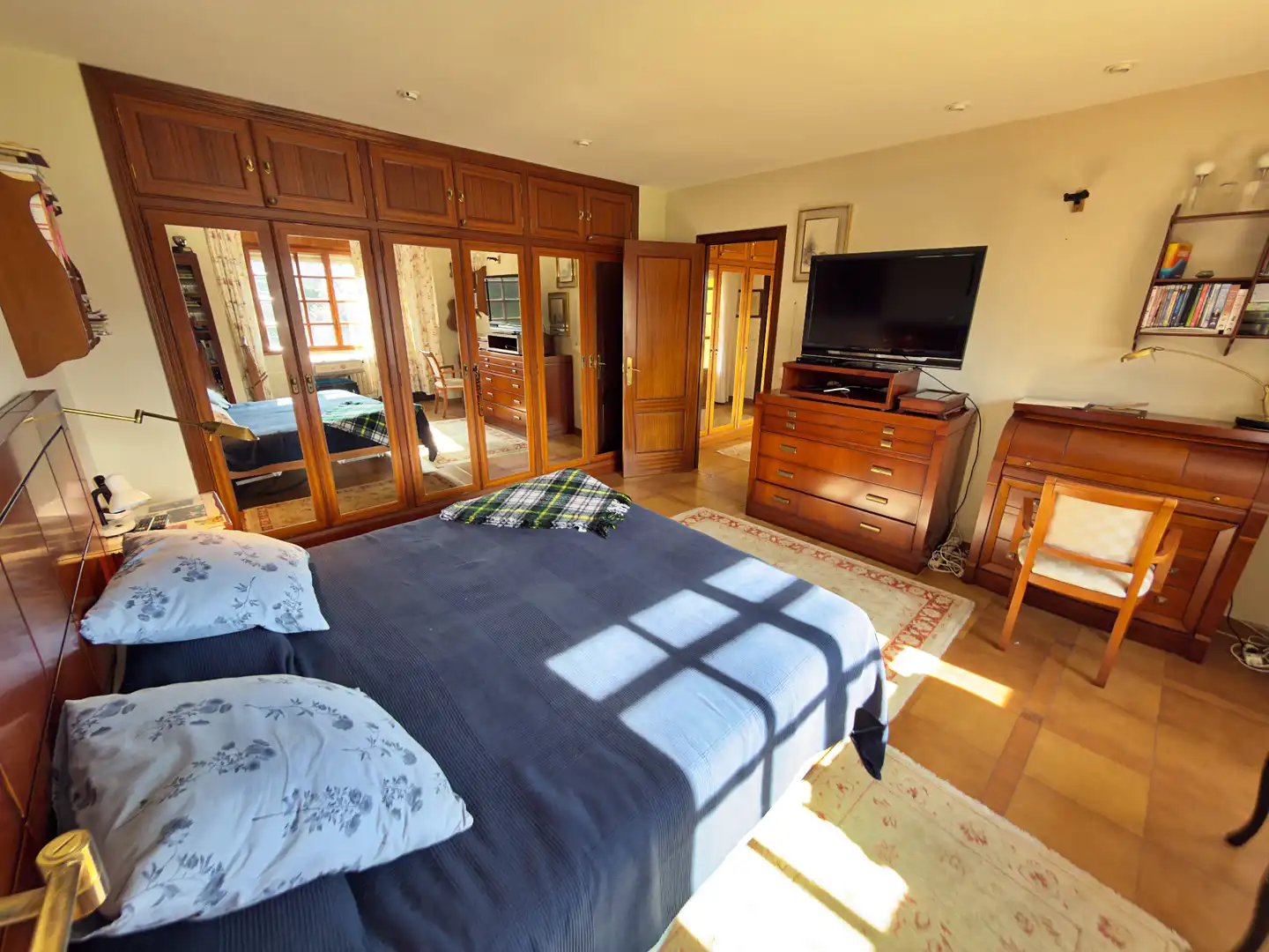 Dormitori de Casa o xalet en venda en Gijón  amb Calefacció, Parquet i Terrassa