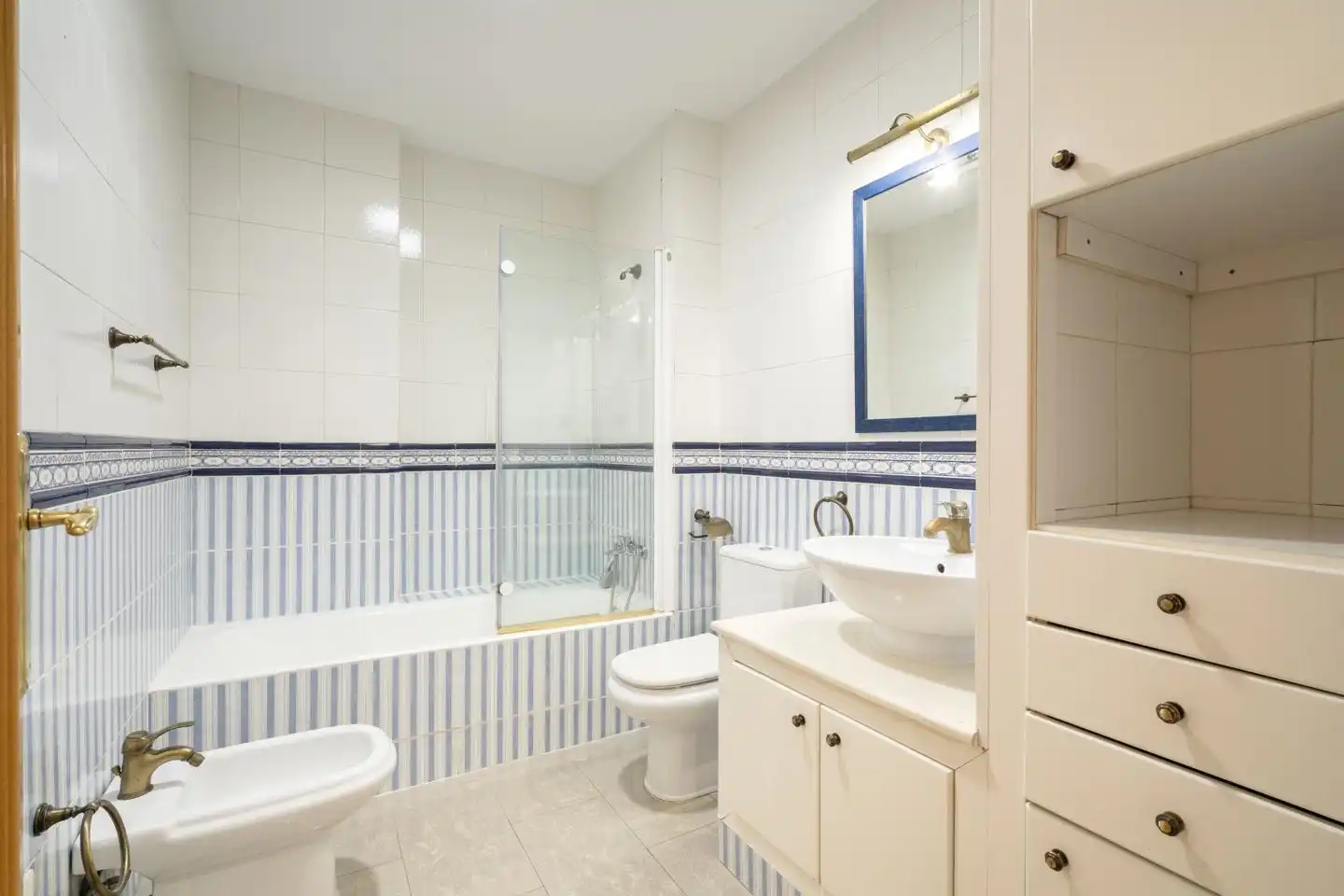 Badezimmer von Maisonette zum Verkauf in Santa Coloma de Gramenet