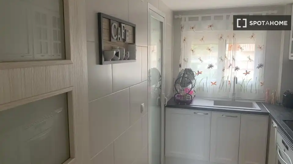 Bathroom of Apartments for share in Cullera  with Air Conditioner, Terrace and Furnished