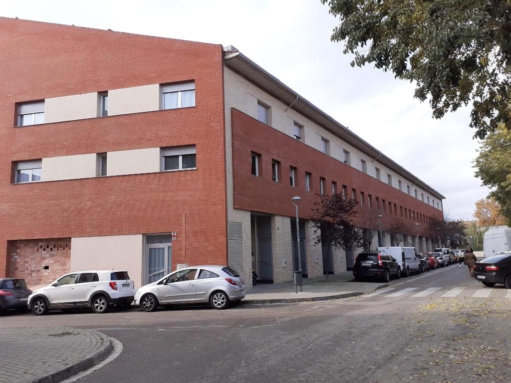 Vista exterior de Edifici en venda en Canovelles