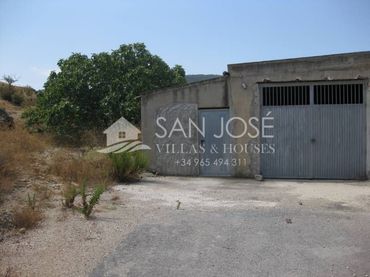 Nave industrial en venta en Algueña