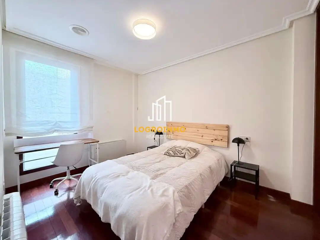 Schlafzimmer von Wohnung zur Miete in  Logroño mit Klimaanlage, Heizung und Abstellraum