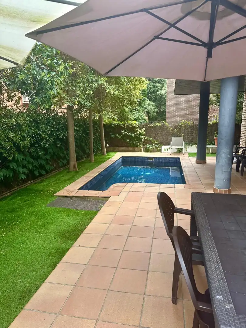 Piscina de Planta baja de alquiler en Sant Cugat del Vallès con Calefacción, Jardín privado y Parquet