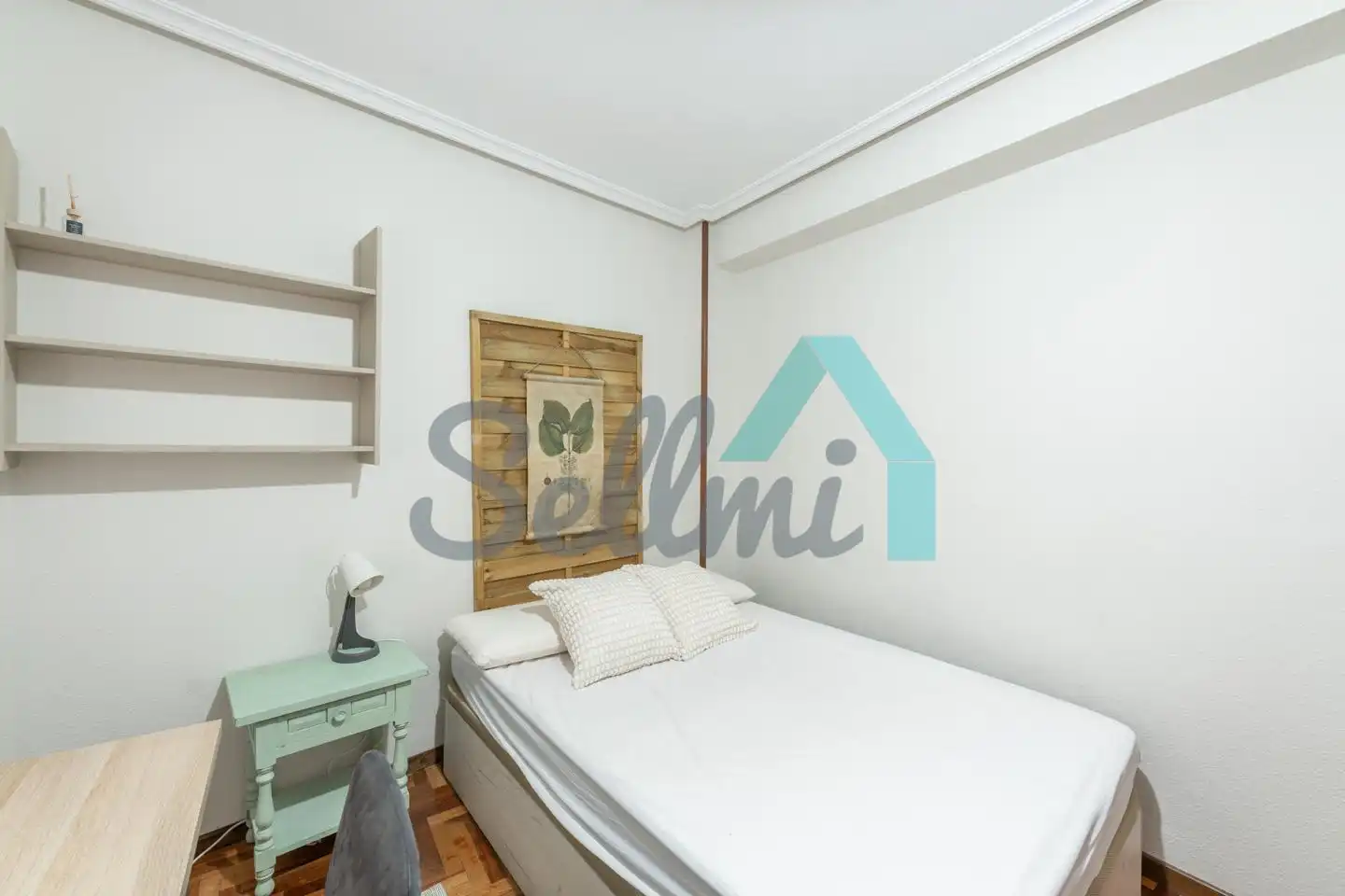 Bedroom of Flat for share in Oviedo   with Heating, Parquet flooring and Terrace