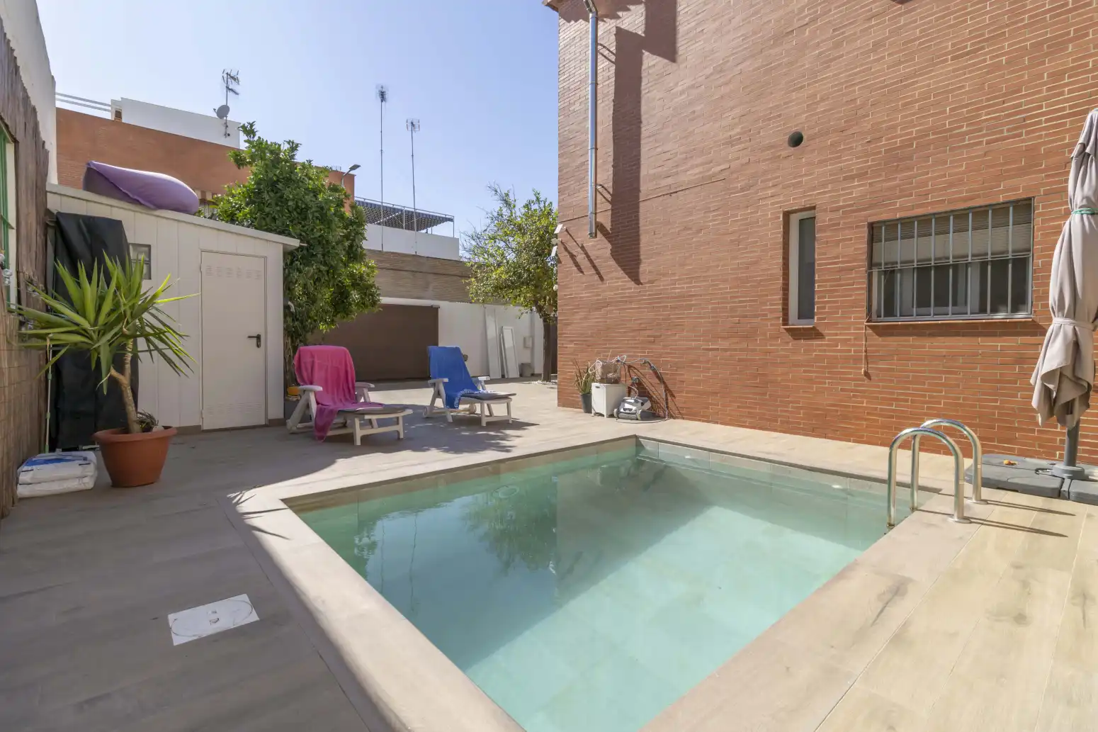 Piscina de Casa adosada en venda en Sevilla amb Traster i Piscina