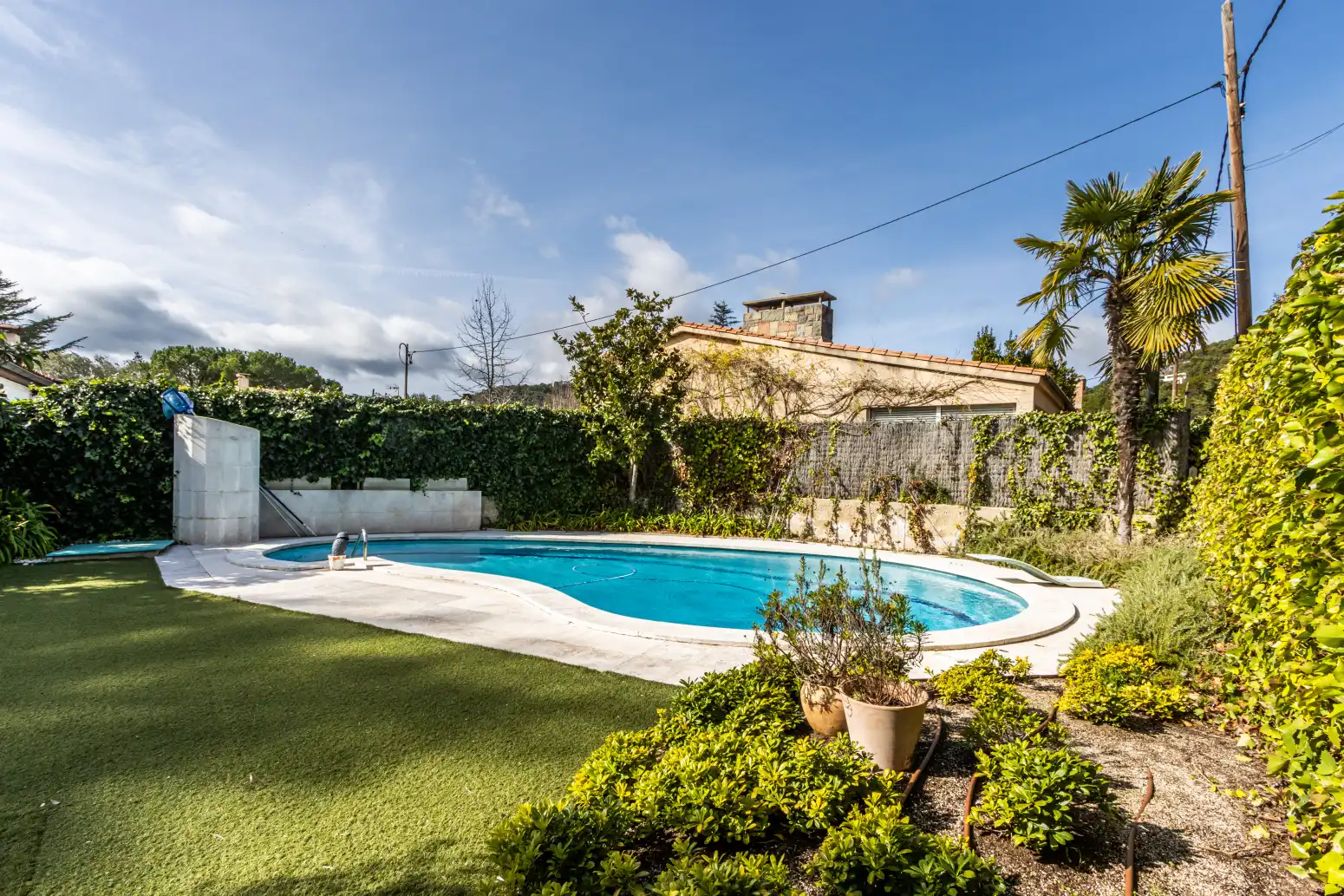 Piscina de Casa o xalet en venda en Matadepera amb Calefacció, Jardí privat i Parquet