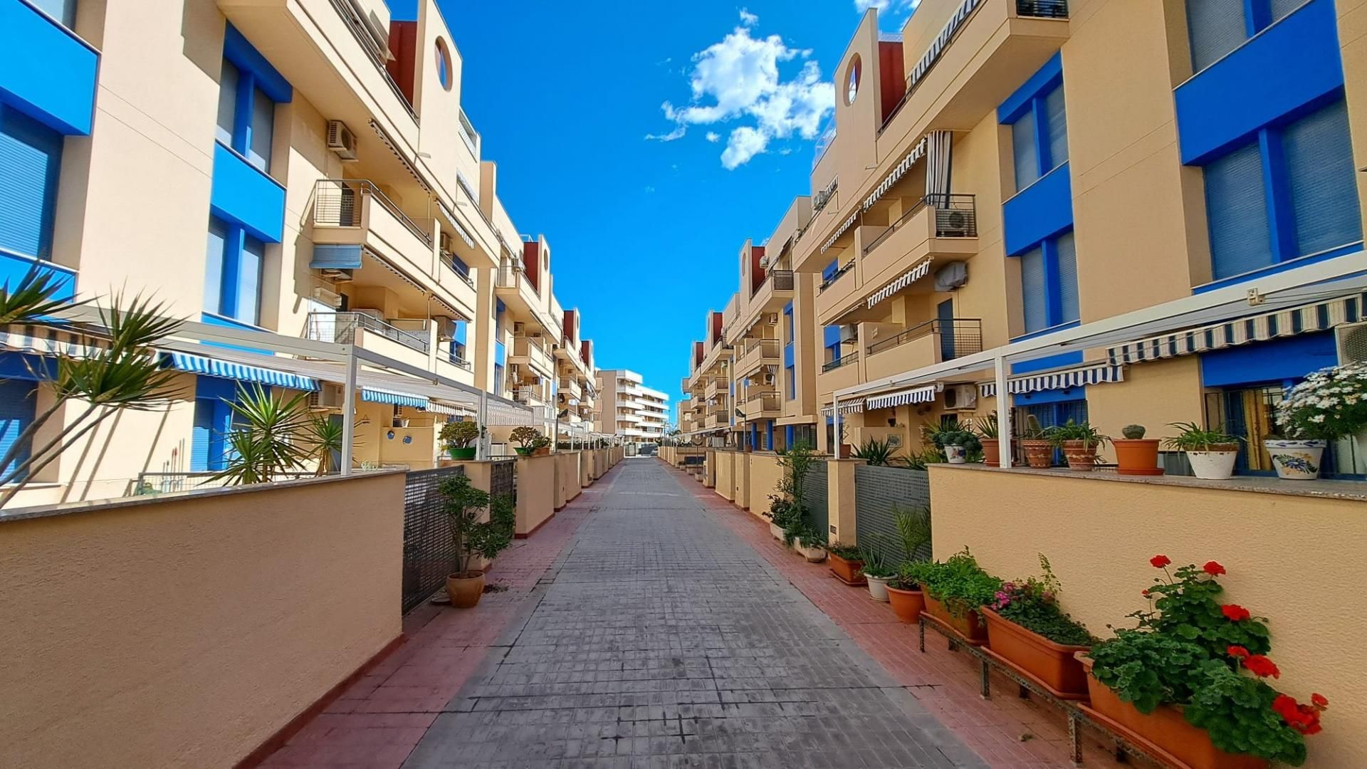 Exterior view of Flat for sale in Canet d'En Berenguer  with Air Conditioner, Heating and Private garden