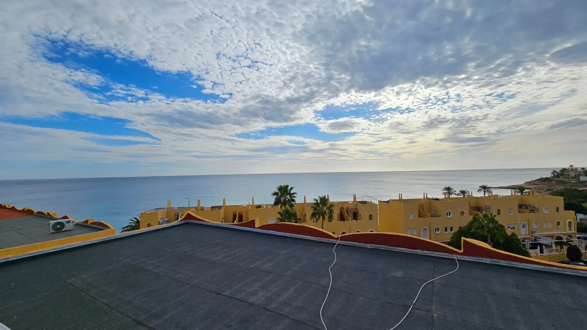 Vista exterior de Casa adosada en venta en El Campello con Aire acondicionado, Calefacción y Jardín privado