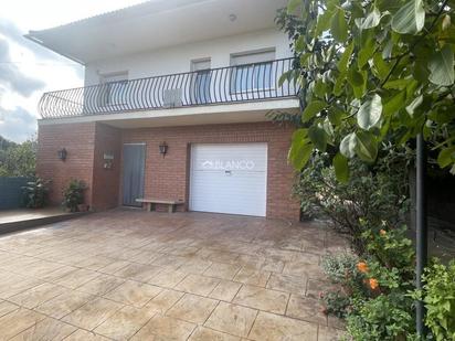 Vista exterior de Casa o xalet en venda en Cabrera d'Anoia amb Terrassa i Piscina