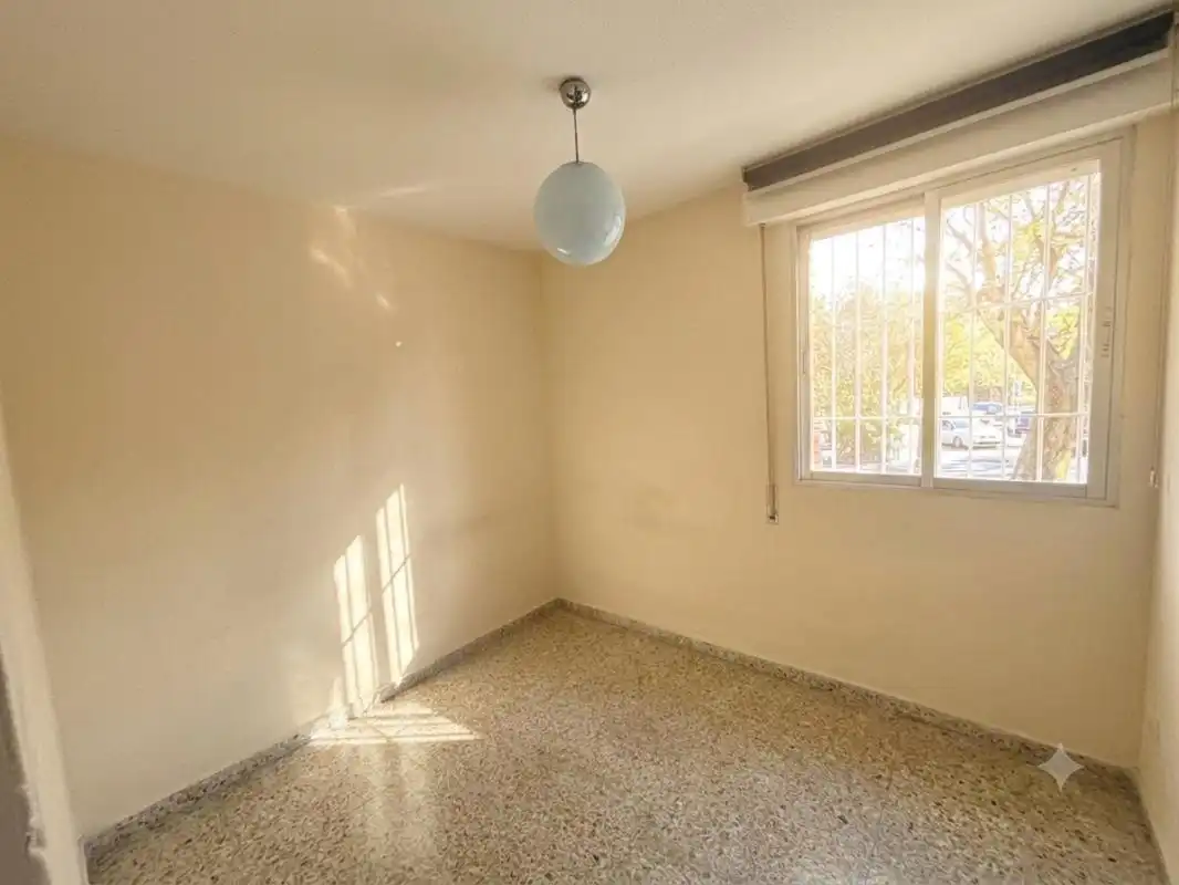 Habitación de Planta baja en venta en Madrid con Calefacción