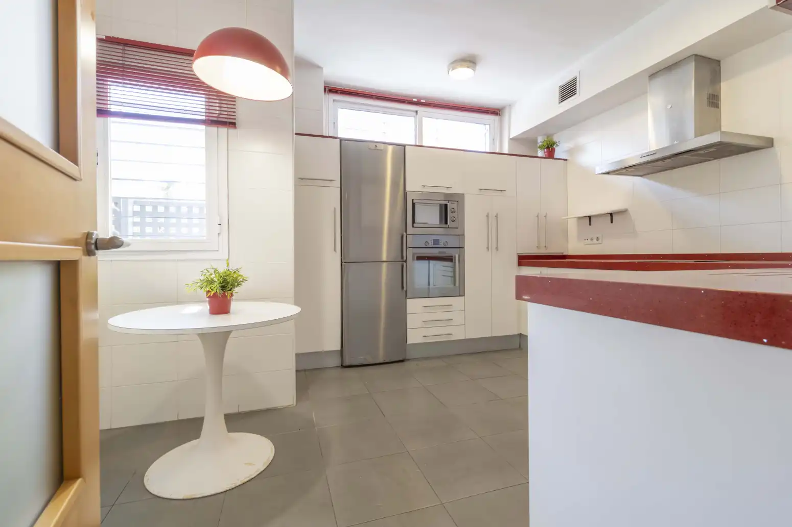 Cocina de Casa adosada en venta en Espartinas con Aire acondicionado, Terraza y Piscina