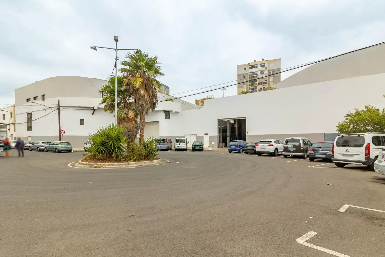 Aparcament de Nau industrial en venda en Telde